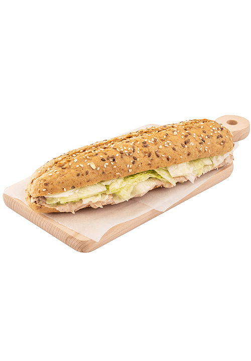 Προζυμένια πολύσπορη μπαγκέτα με τονοσαλάτα, αγγουράκι τουρσί και iceberg