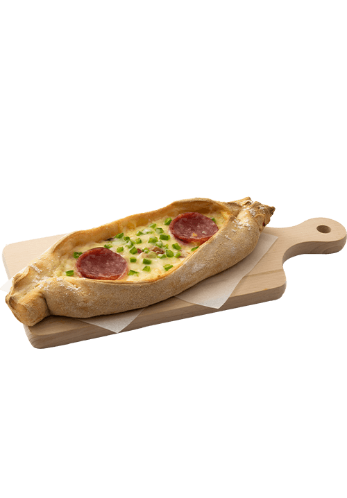 Προζυμένιο πεϊνιρλί με μοτσαρέλα και αλλαντικά